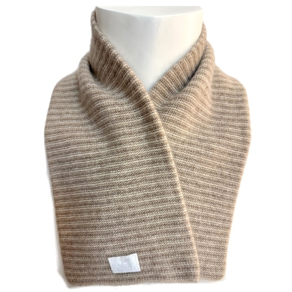 Hermès 🇮🇹 100% Cashmere Baby Scarf – Beige Ribbed Knit, Made in Italy - Picture 1 of 10